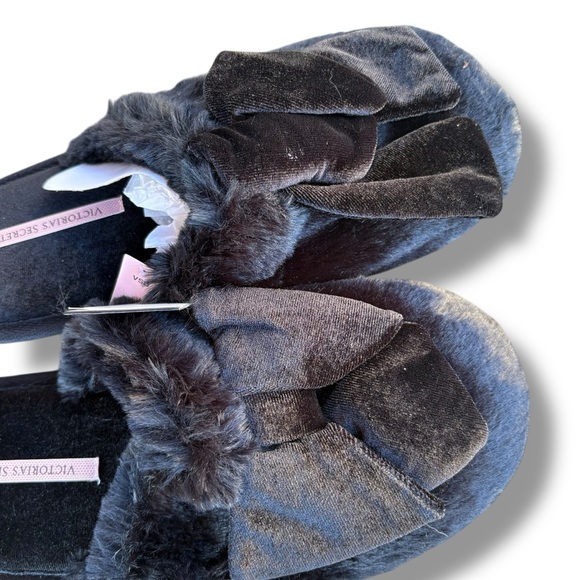 Victoria’s Secret Faux Fur Slippers Black Velvet Bow Medium 7-8 NWT Plush Cozy - Picture 5 of 6